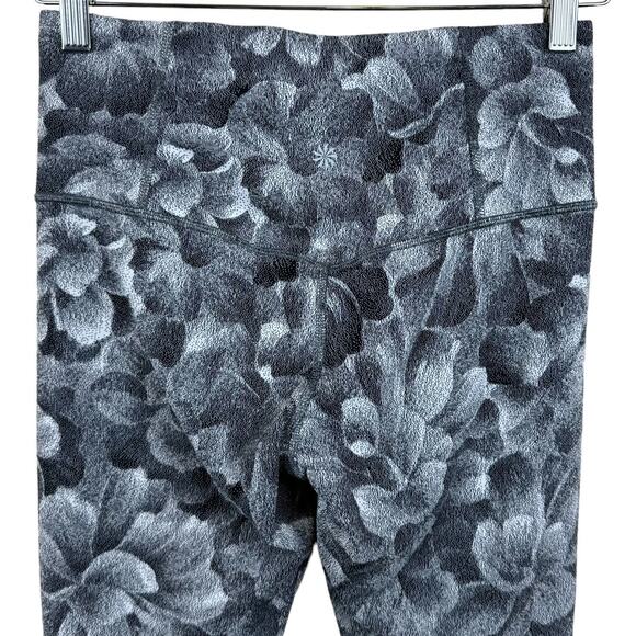 Women's Athleta Gray White Elation Textured Tight Floral Activewear Leggings S - Picture 4 of 9